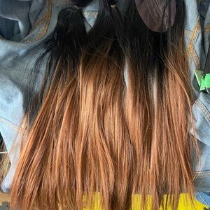 6 piece Ombré. Super fine  20” layered Synthetic weave with Middle part. Piece